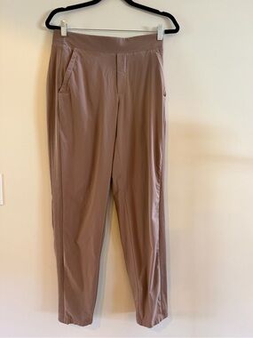 Athleta Womens Brooklyn Textured Ankle Pants tan lined pockets Size 6 Tall